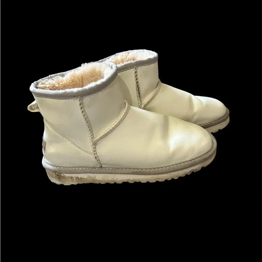 Ugg Glow In The Dark Boots - Picture 3 of 5